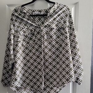 Stylish Women's Top in Green and White Pattern